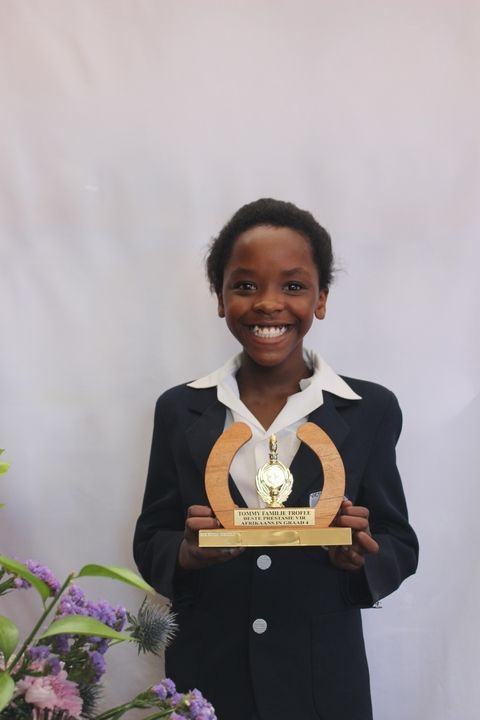 Mrs-tommy-trophy-for-the-top-achiever-in-afrikaans-in-grade-4-alupheli-njokweni